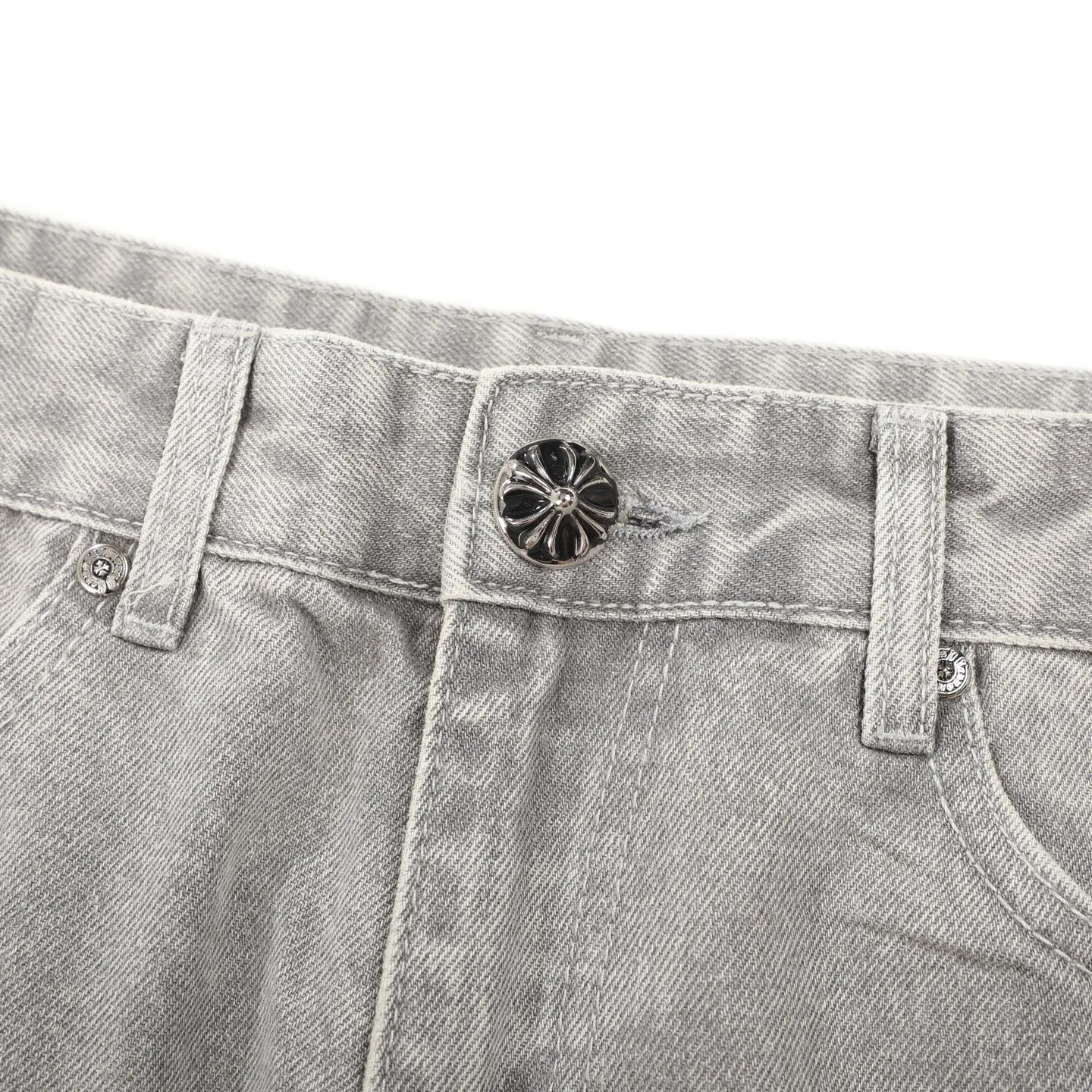 P230 Chrome Hearts CH Chrome Hearts Heavy Industry Damaged High Street Jeans exude unruly personality and unique charm. Every wear and tear is carefully designed to present a unique artistic feel. Made of imported denim fabric, which has undergone heavy industrial washing and damage treatment, the trousers show a super cool effect on the upper body, allowing you to dominate the fashion stage.  This is more than just a pair of jeans, it is an expression of attitude. With its unique design concept and ultimate pursuit of details, Croxin breaks traditional boundaries and defines the jeans trend in the new era. The trousers are made of double-layer woven fabric and matched with customized hardware, showing an incomparably beautiful and unique style, making every wearer the focus of fashion. Imported denim fabric, super heavy-duty washed and damaged, the upper body is super cool! Customized hardware. Unbeatable and beautiful style. The production process is difficult. Full of high street feel. Color: Gray Size: S M L XL XXL